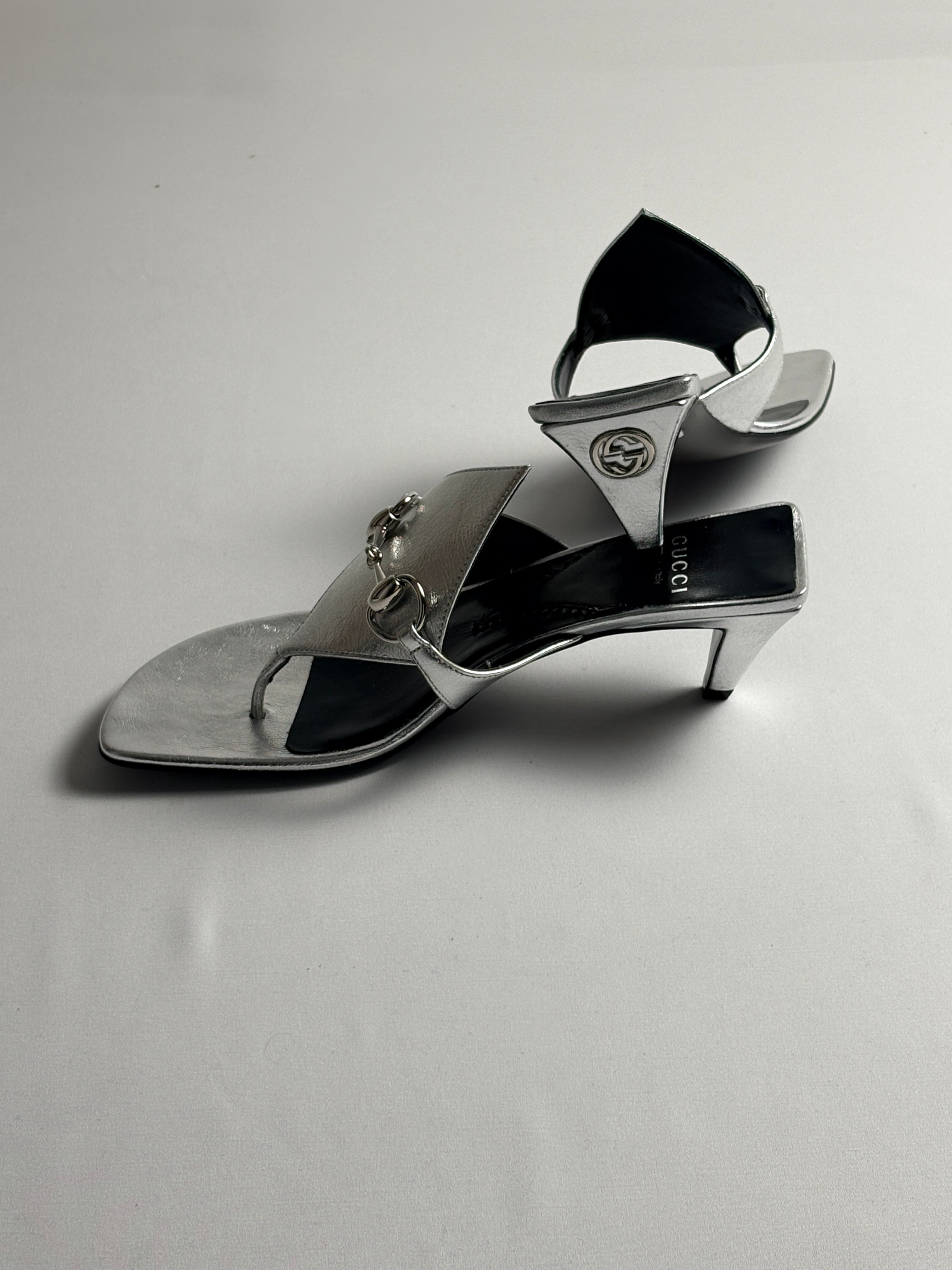 Escarpins Gucci argentés femme T36 - profil