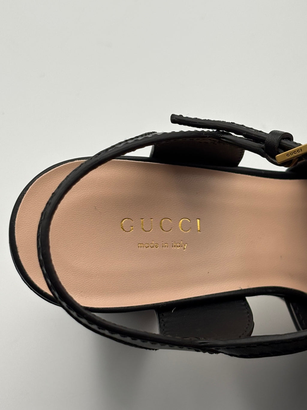 Sandales Gucci Plateforme Interlocking G — détail motif ajouré